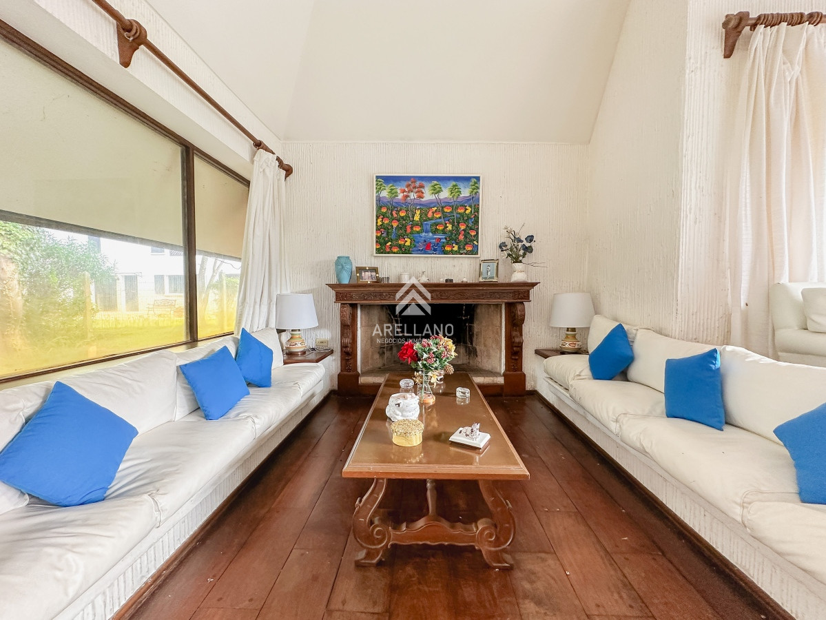 Casa ID.3697 - Hermosa casa en Lugano, 4 dormitorios más dependencia