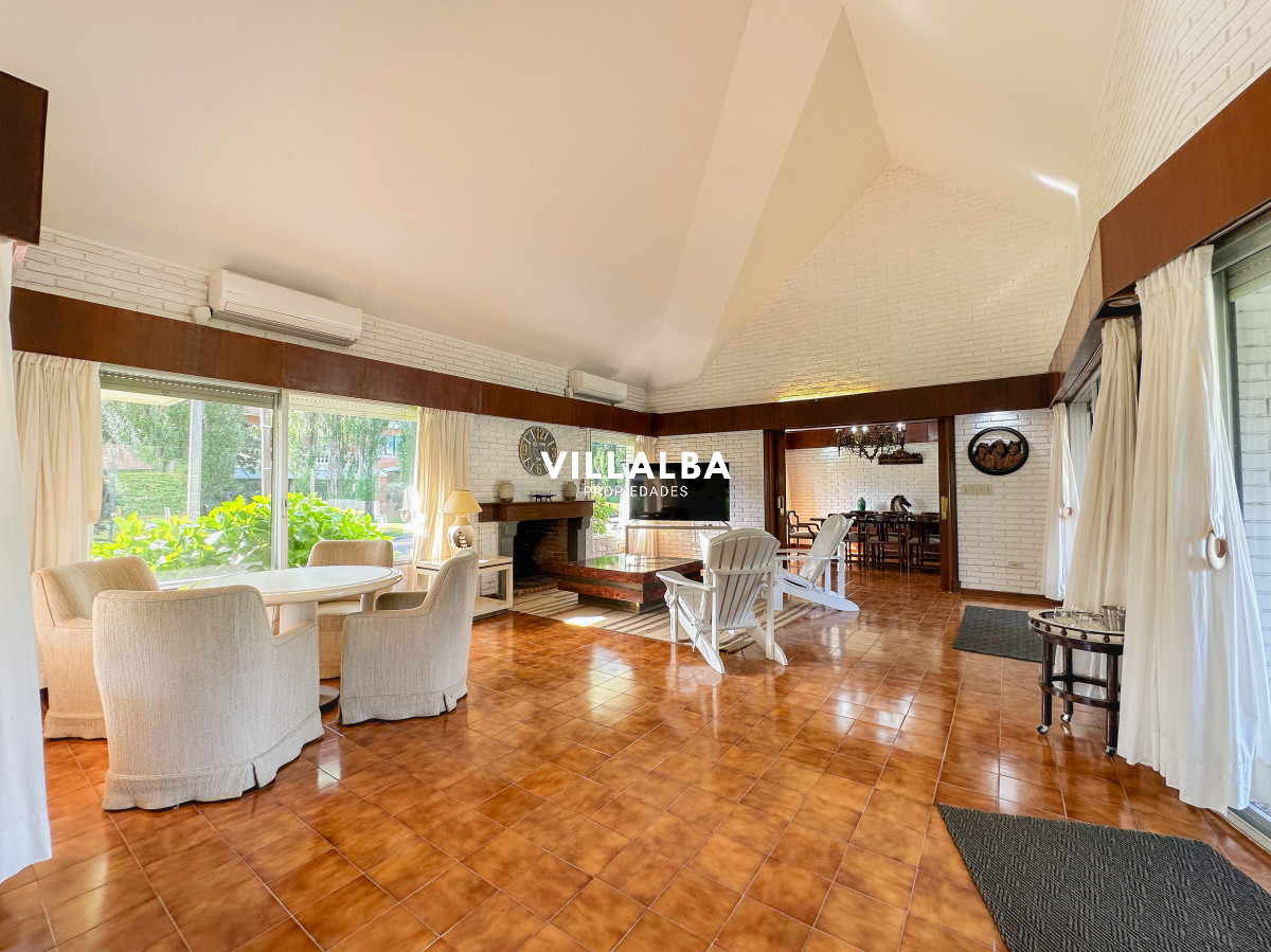 Casa ID.3320 - Casa en Mansa, 3 dormitorios y servicio