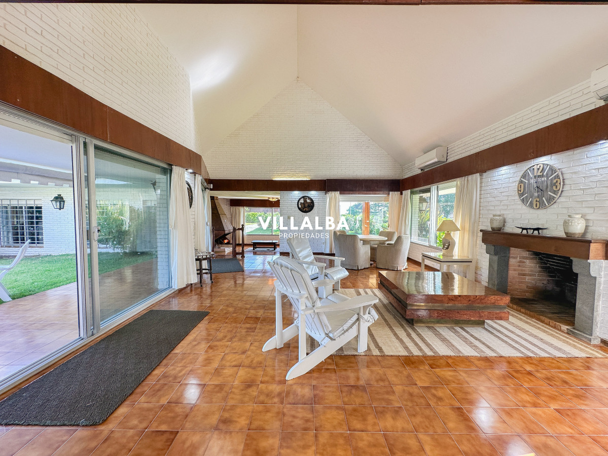 Casa ID.3320 - Casa en Mansa, 3 dormitorios y servicio