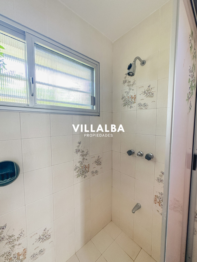 Casa ID.3320 - Casa en Mansa, 3 dormitorios y servicio