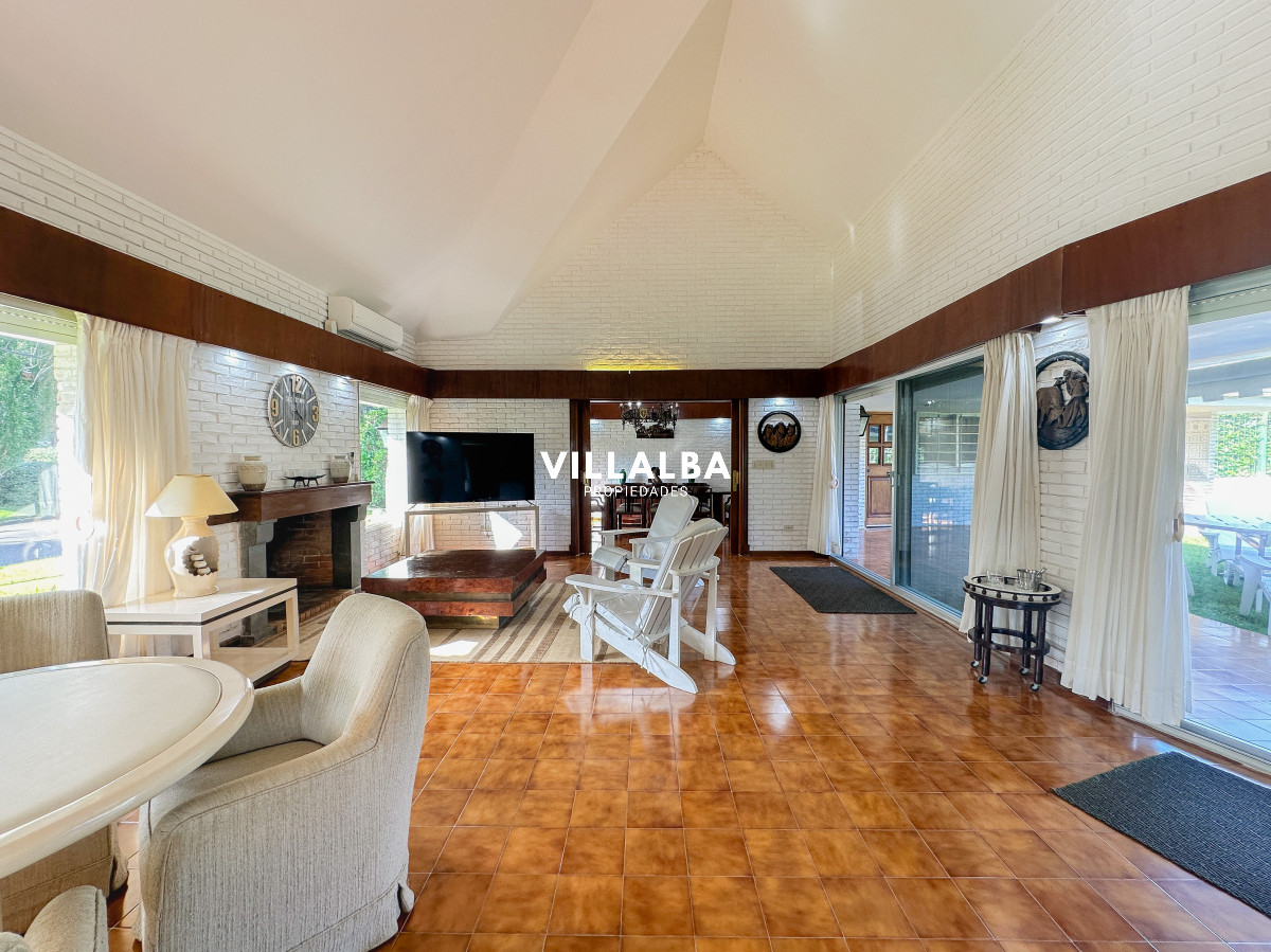 Casa ID.3320 - Casa en Mansa, 3 dormitorios y servicio