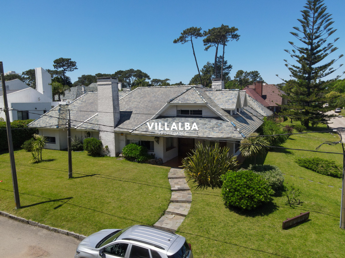 Casa ID.3320 - Casa en Mansa, 3 dormitorios y servicio