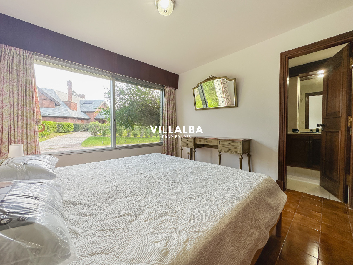 Casa ID.3320 - Casa en Mansa, 3 dormitorios y servicio