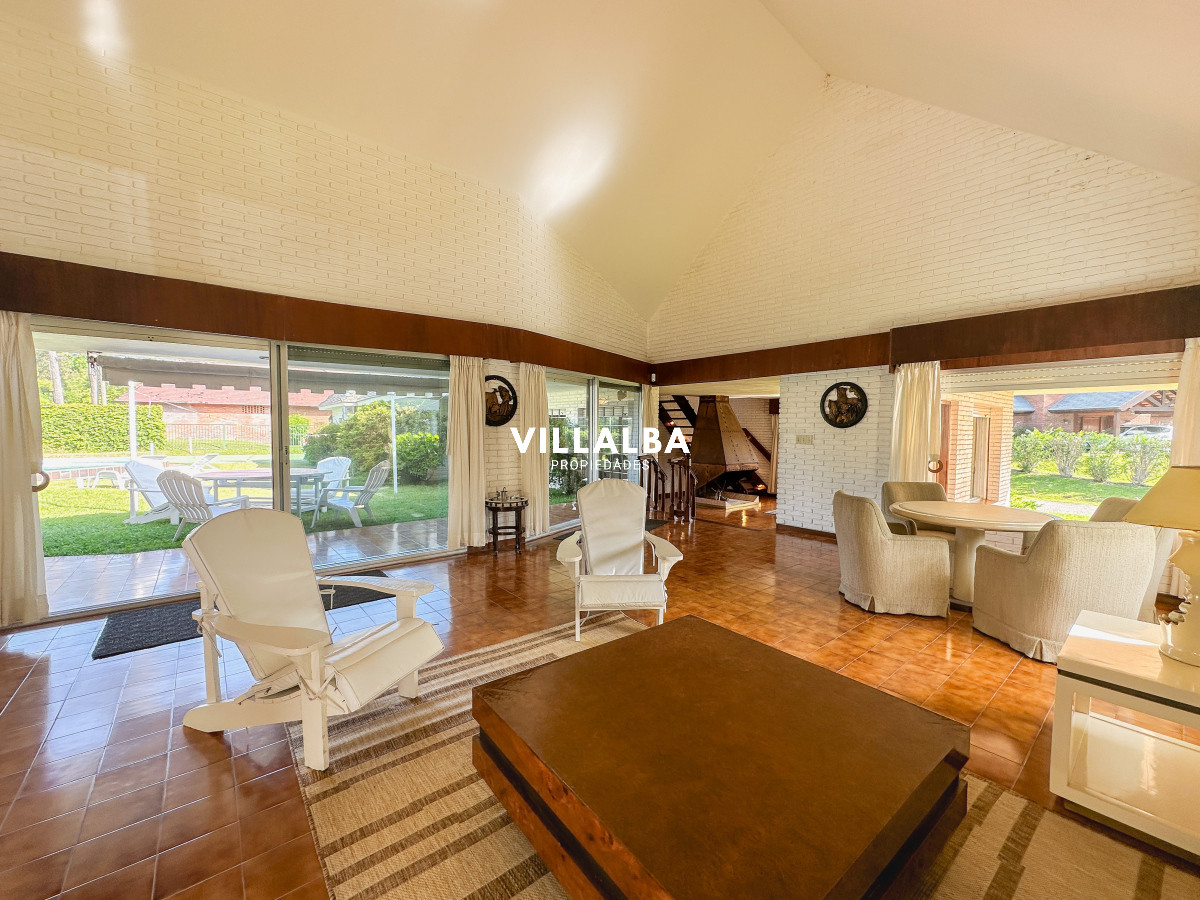 Casa ID.3320 - Casa en Mansa, 3 dormitorios y servicio