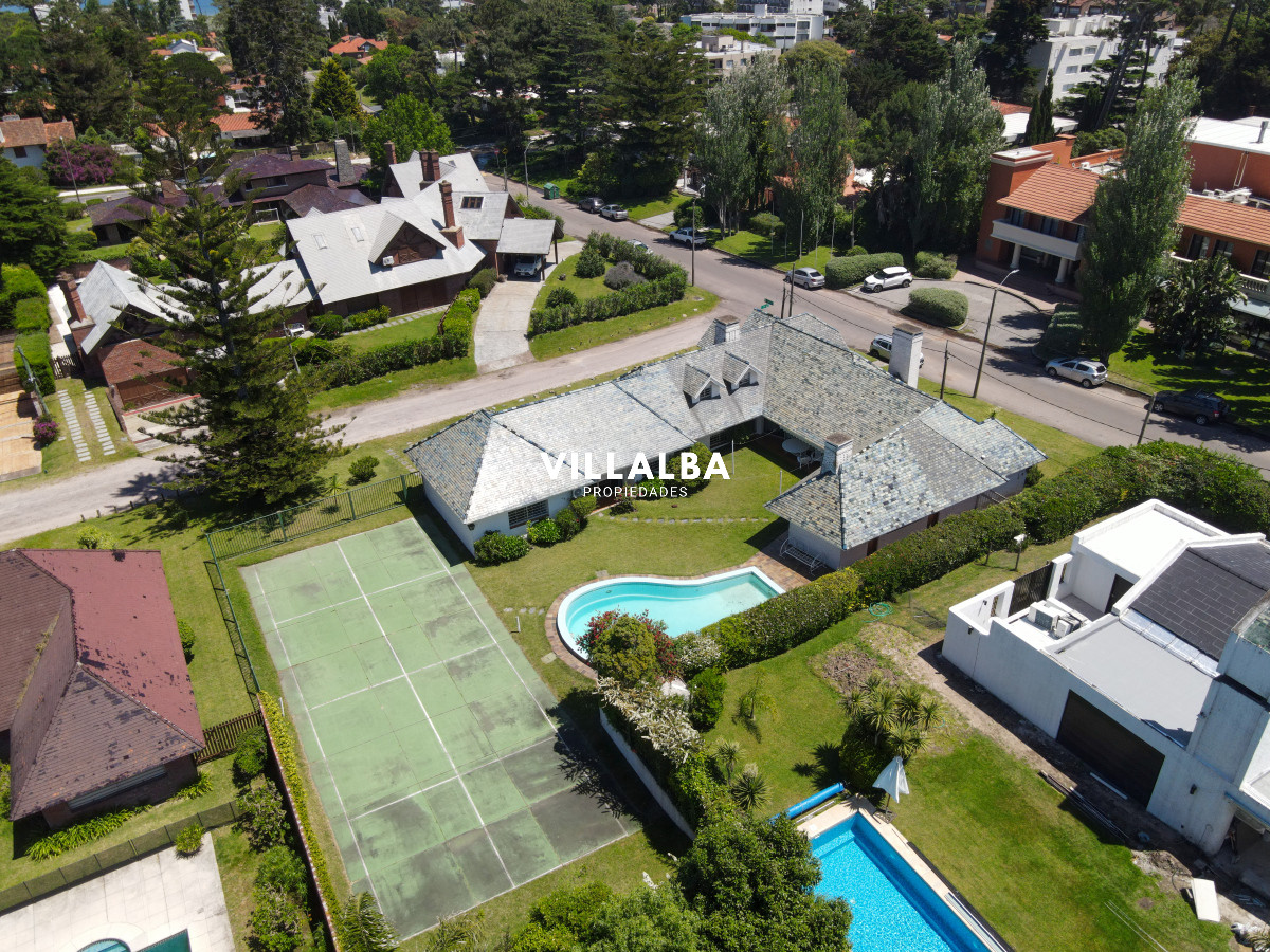 Casa ID.3320 - Casa en Mansa, 3 dormitorios y servicio