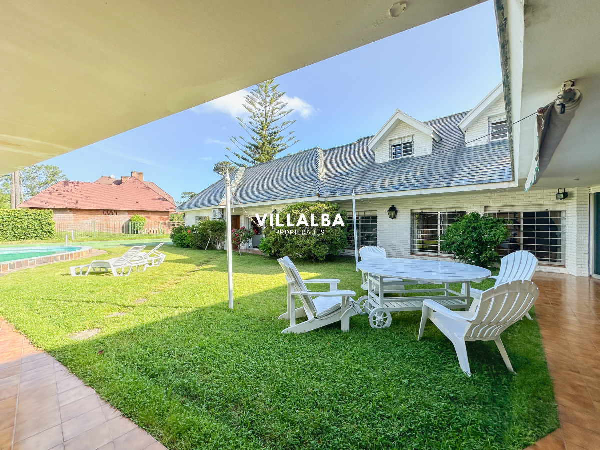 Casa ID.3320 - Casa en Mansa, 3 dormitorios y servicio