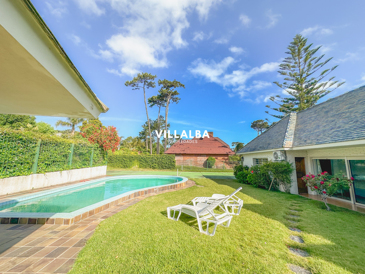 Casa ID.3320 - Casa en Mansa, 3 dormitorios y servicio