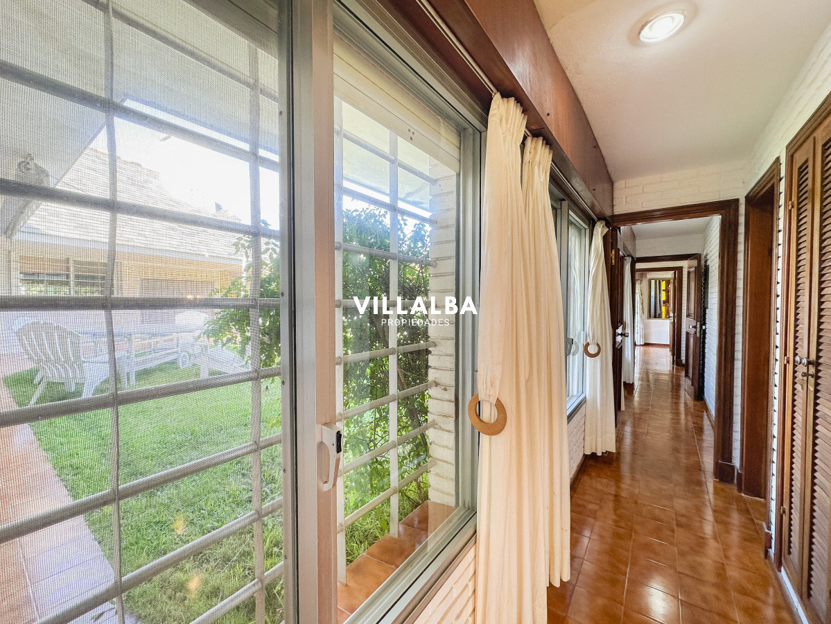 Casa ID.3320 - Casa en Mansa, 3 dormitorios y servicio