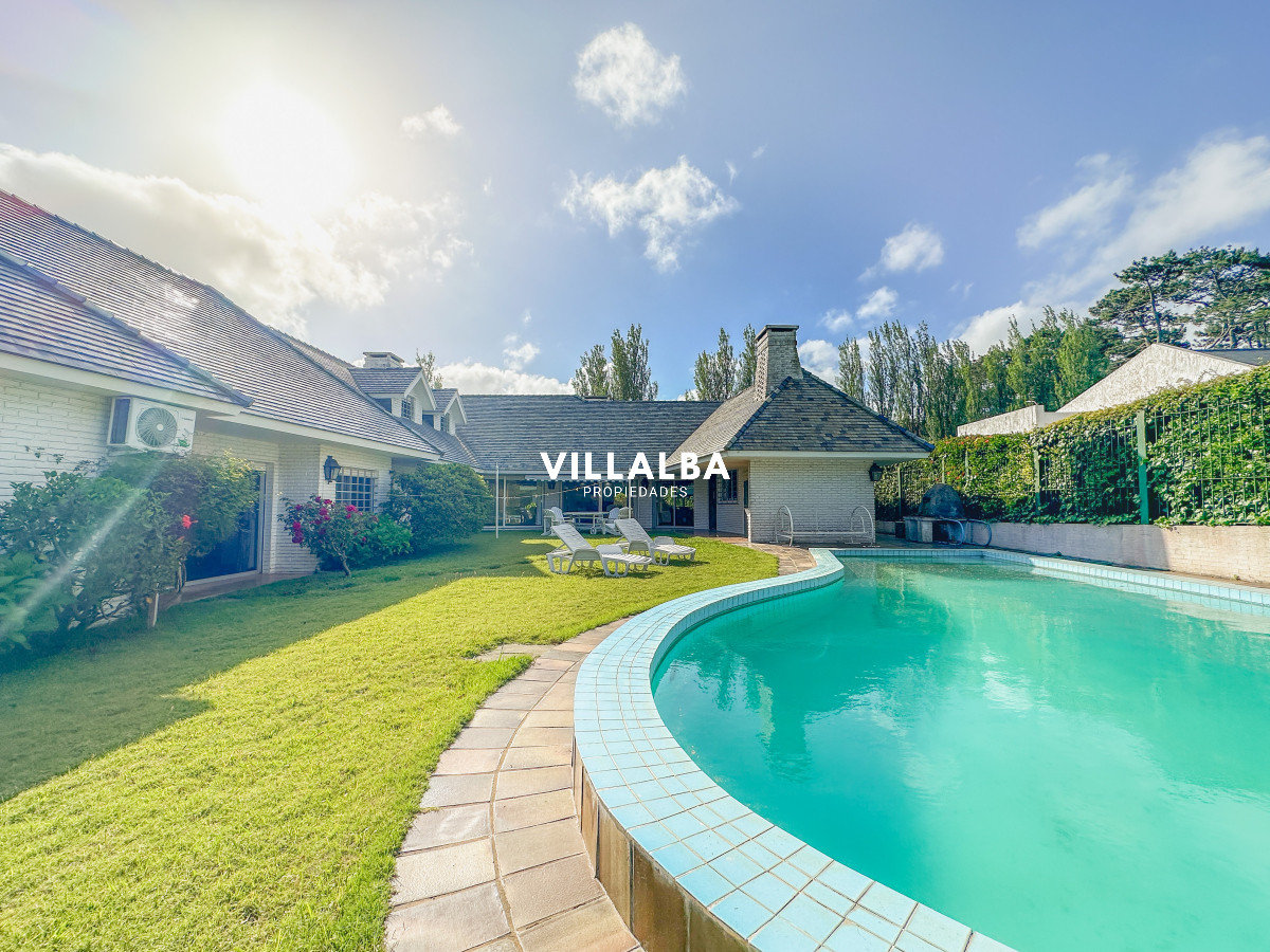 Casa ID.3320 - Casa en Mansa, 3 dormitorios y servicio