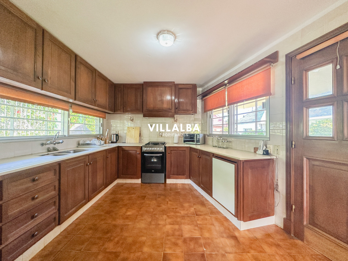 Casa ID.3320 - Casa en Mansa, 3 dormitorios y servicio