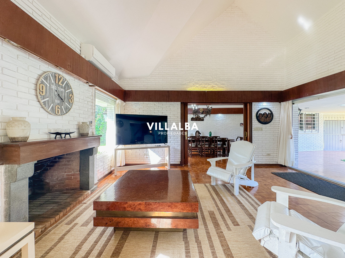 Casa ID.3320 - Casa en Mansa, 3 dormitorios y servicio