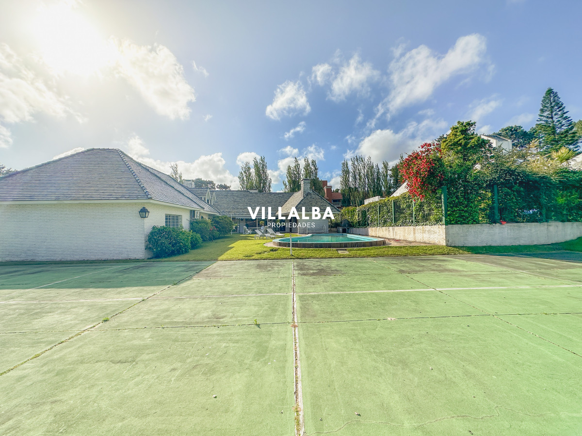 Casa ID.3320 - Casa en Mansa, 3 dormitorios y servicio