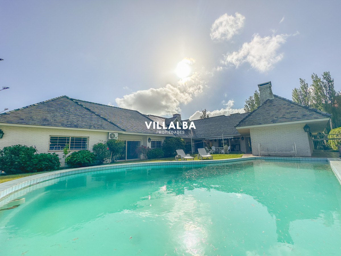 Casa ID.3320 - Casa en Mansa, 3 dormitorios y servicio