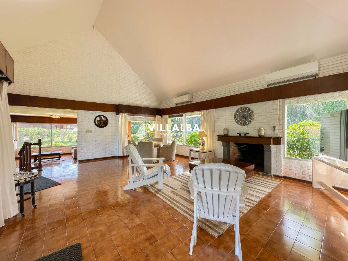 Casa ID.3320 - Casa en Mansa, 3 dormitorios y servicio