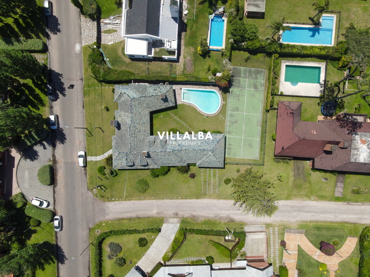 Casa ID.3320 - Casa en Mansa, 3 dormitorios y servicio