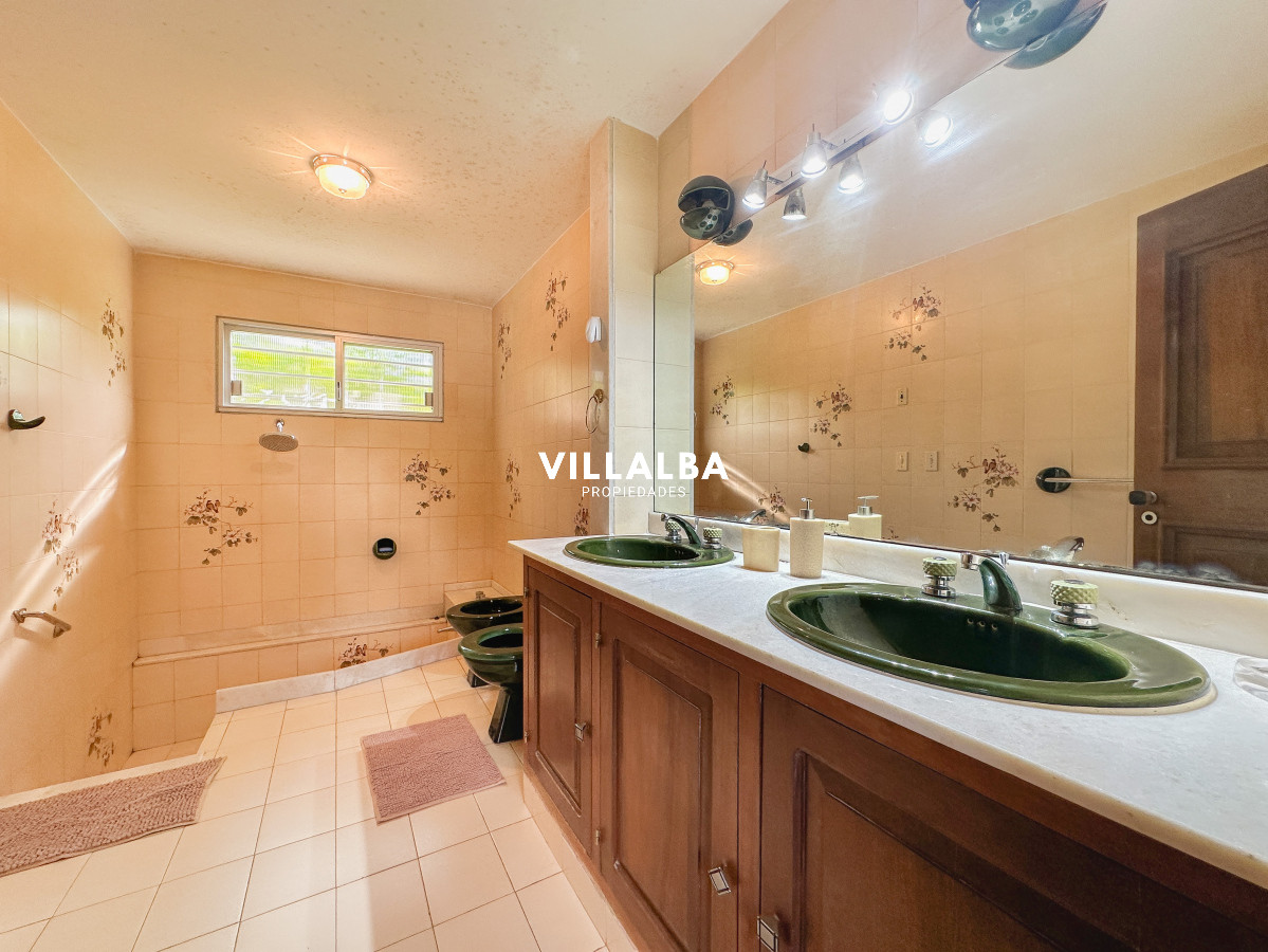 Casa ID.3320 - Casa en Mansa, 3 dormitorios y servicio