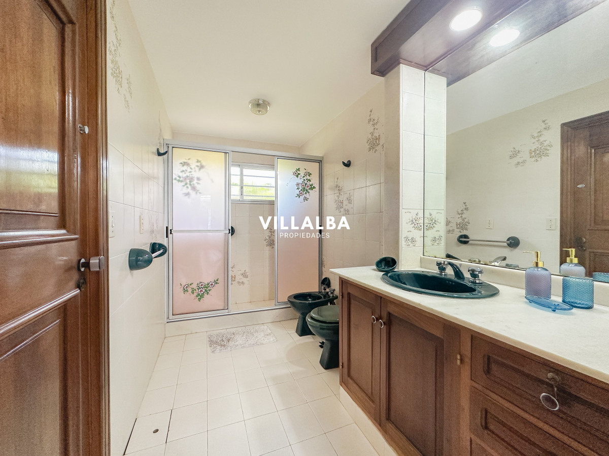 Casa ID.3320 - Casa en Mansa, 3 dormitorios y servicio