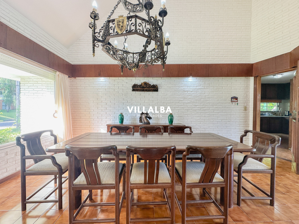 Casa ID.3320 - Casa en Mansa, 3 dormitorios y servicio