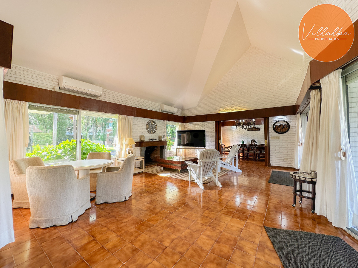 Casa ID.3320 - Casa en Mansa, 3 dormitorios y servicio