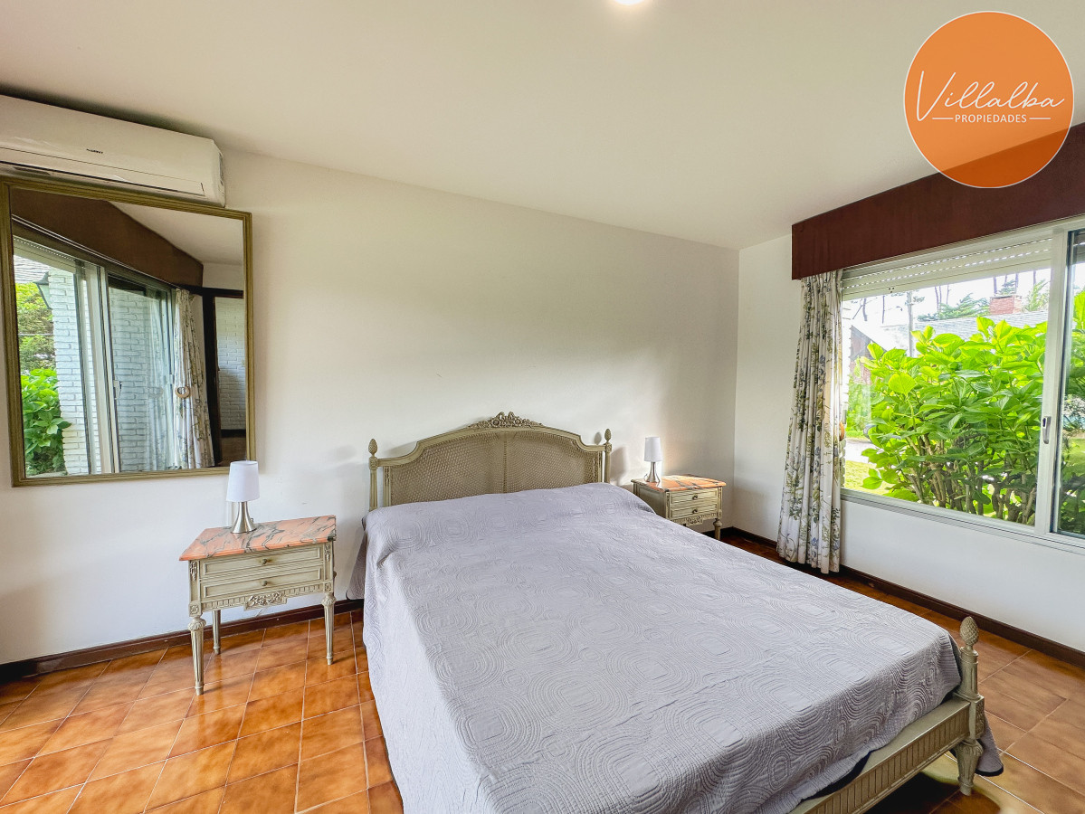 Casa ID.3320 - Casa en Mansa, 3 dormitorios y servicio
