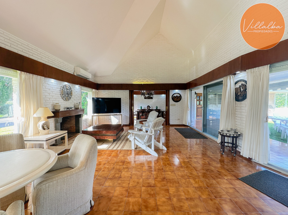 Casa ID.3320 - Casa en Mansa, 3 dormitorios y servicio