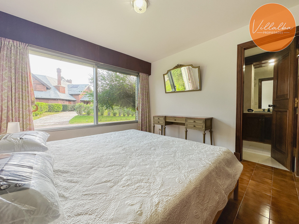 Casa ID.3320 - Casa en Mansa, 3 dormitorios y servicio