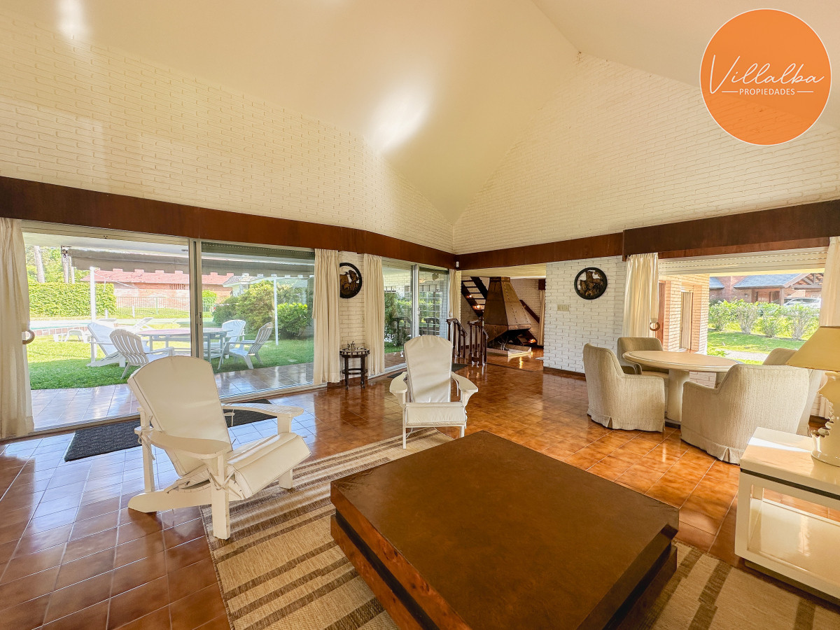 Casa ID.3320 - Casa en Mansa, 3 dormitorios y servicio