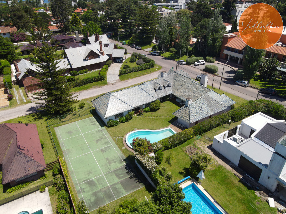 Casa ID.3320 - Casa en Mansa, 3 dormitorios y servicio