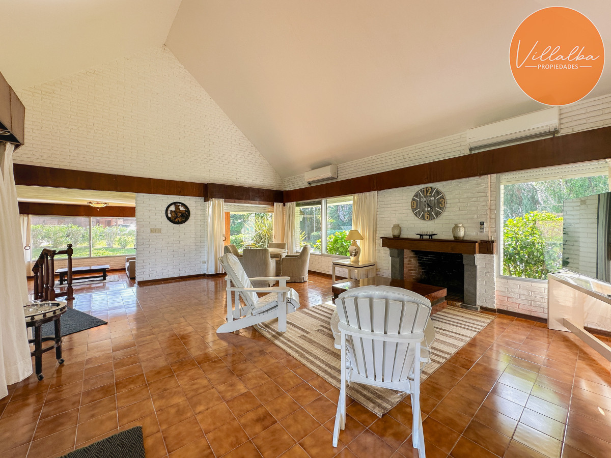 Casa ID.3320 - Casa en Mansa, 3 dormitorios y servicio