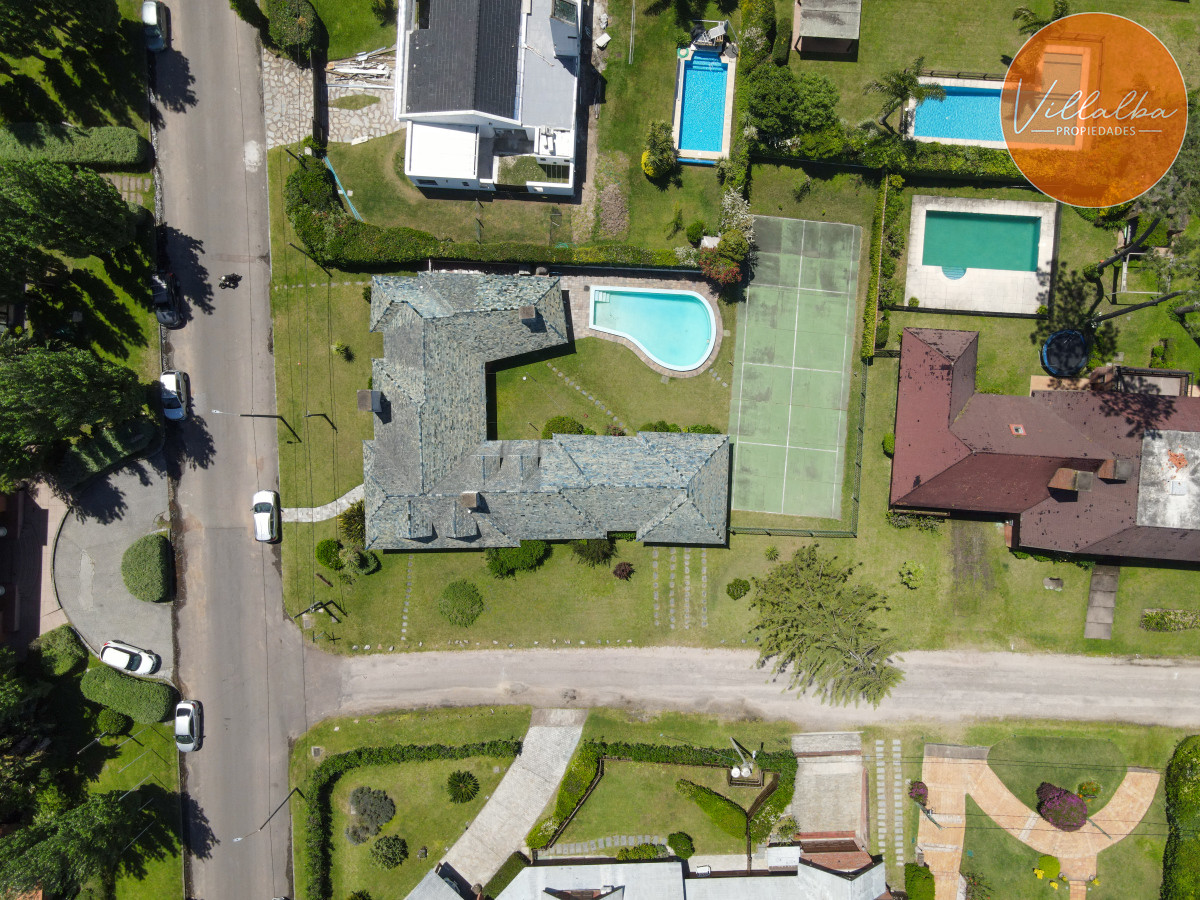 Casa ID.3320 - Casa en Mansa, 3 dormitorios y servicio