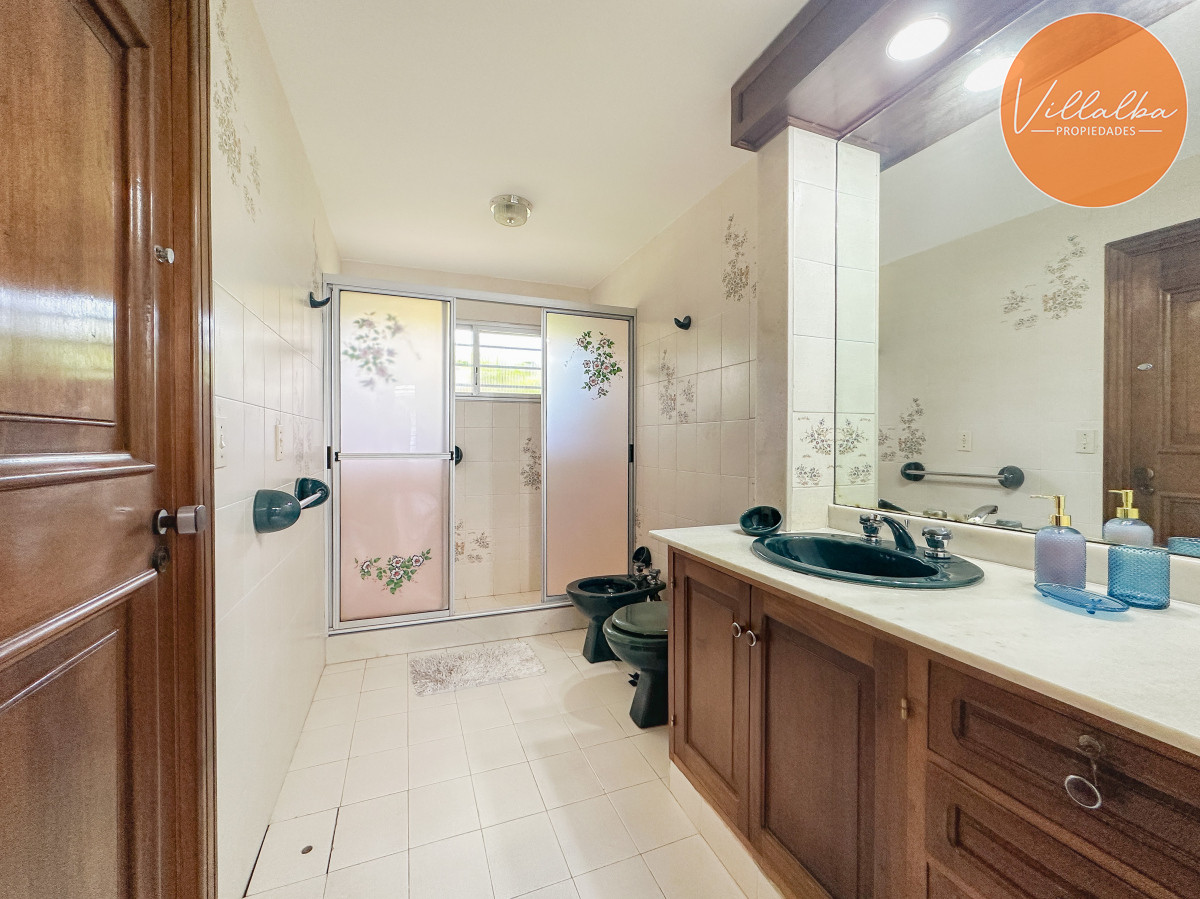 Casa ID.3320 - Casa en Mansa, 3 dormitorios y servicio