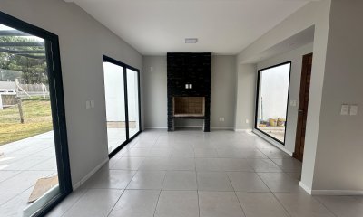 Oportunidad en construcción, casa de 3 dormitorios en Parque Burnett