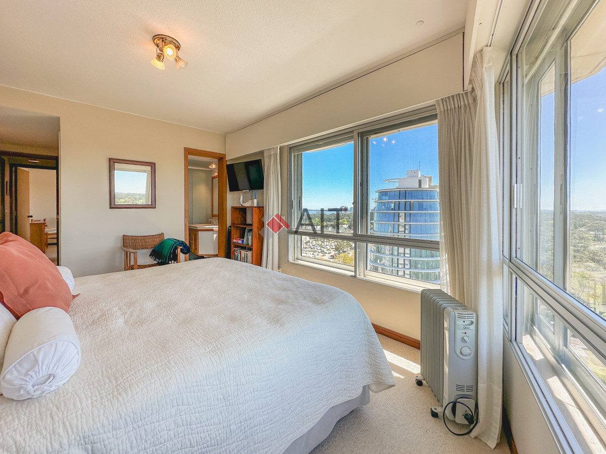 Apartamento ID.17288 - Apartamento en Roosevelt, piso alto, 2 dormitorios más dependencia