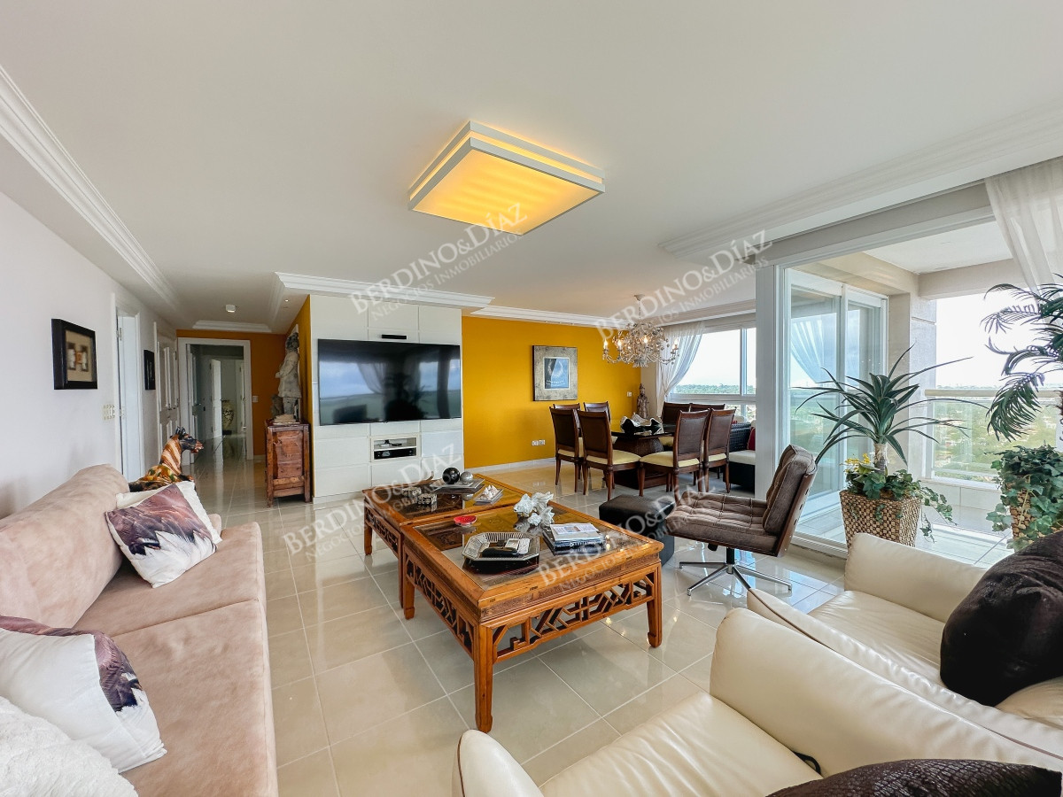 Apartamento ID.2795 - Apartamento en Le Jardin esquinero, 3 dormitorios en suite más dependencia