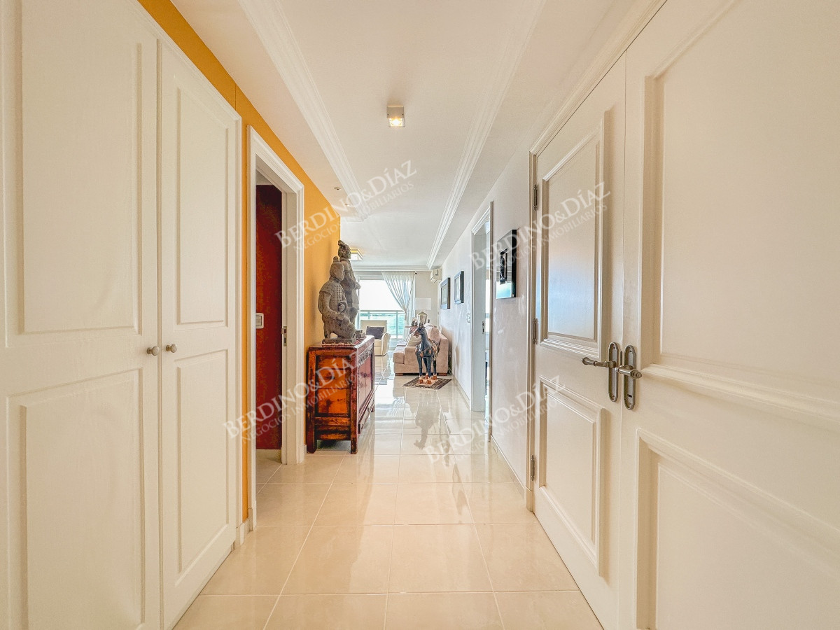 Apartamento ID.2795 - Apartamento en Le Jardin esquinero, 3 dormitorios en suite más dependencia