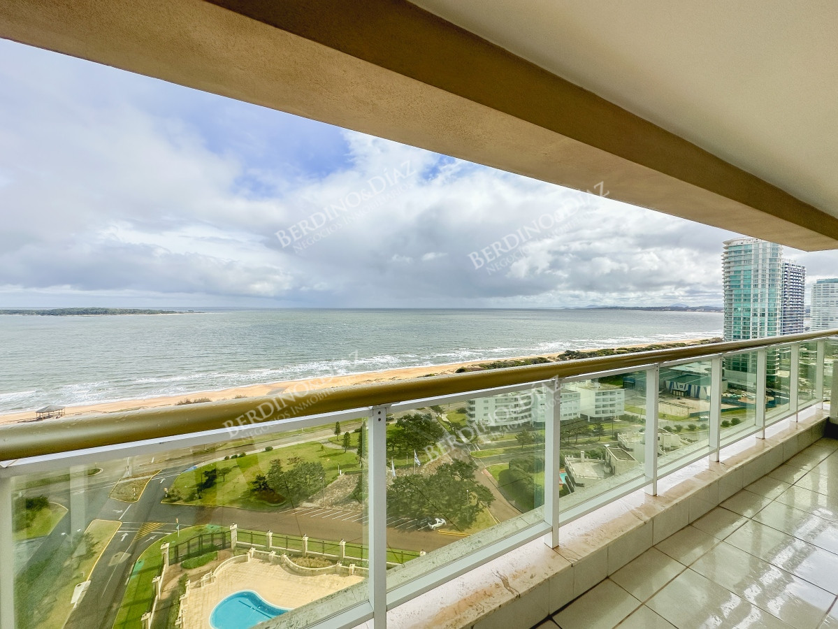 Apartamento ID.2795 - Apartamento en Le Jardin esquinero, 3 dormitorios en suite más dependencia