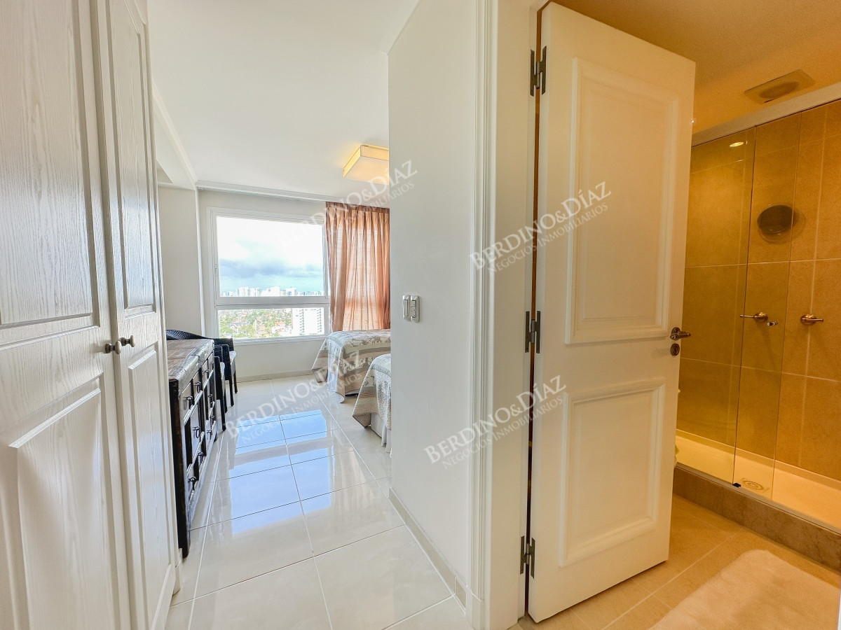 Apartamento ID.2795 - Apartamento en Le Jardin esquinero, 3 dormitorios en suite más dependencia