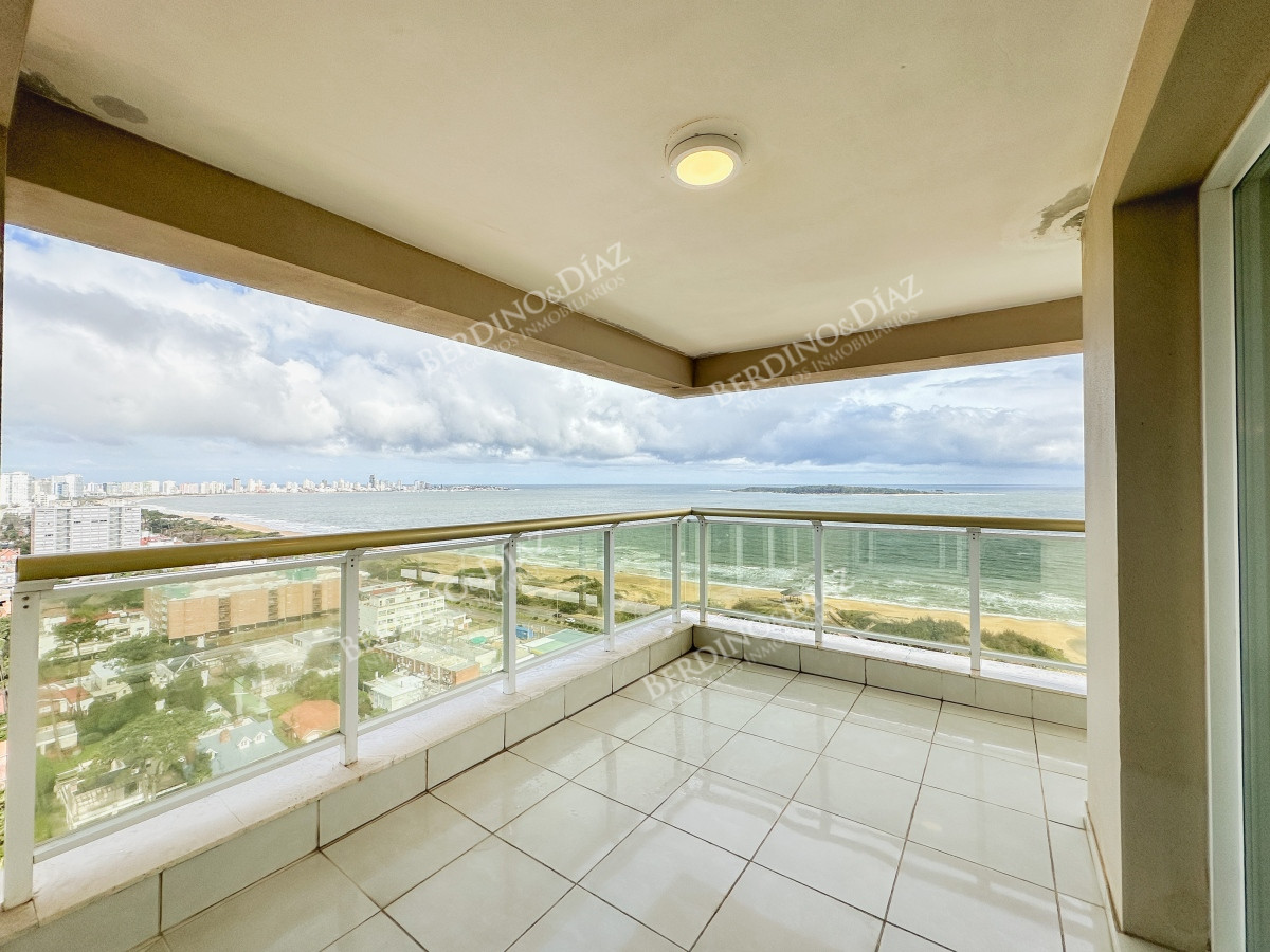 Apartamento ID.2795 - Apartamento en Le Jardin esquinero, 3 dormitorios en suite más dependencia