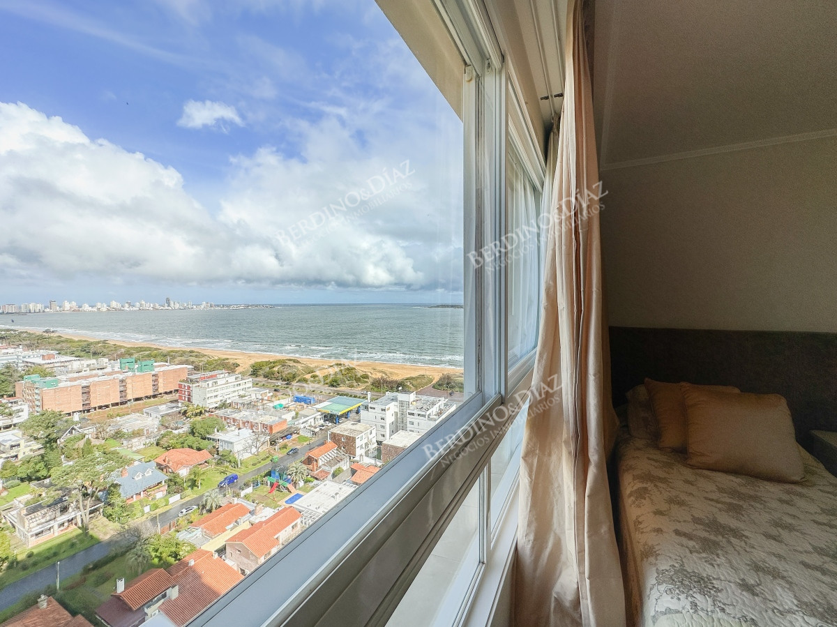Apartamento ID.2795 - Apartamento en Le Jardin esquinero, 3 dormitorios en suite más dependencia