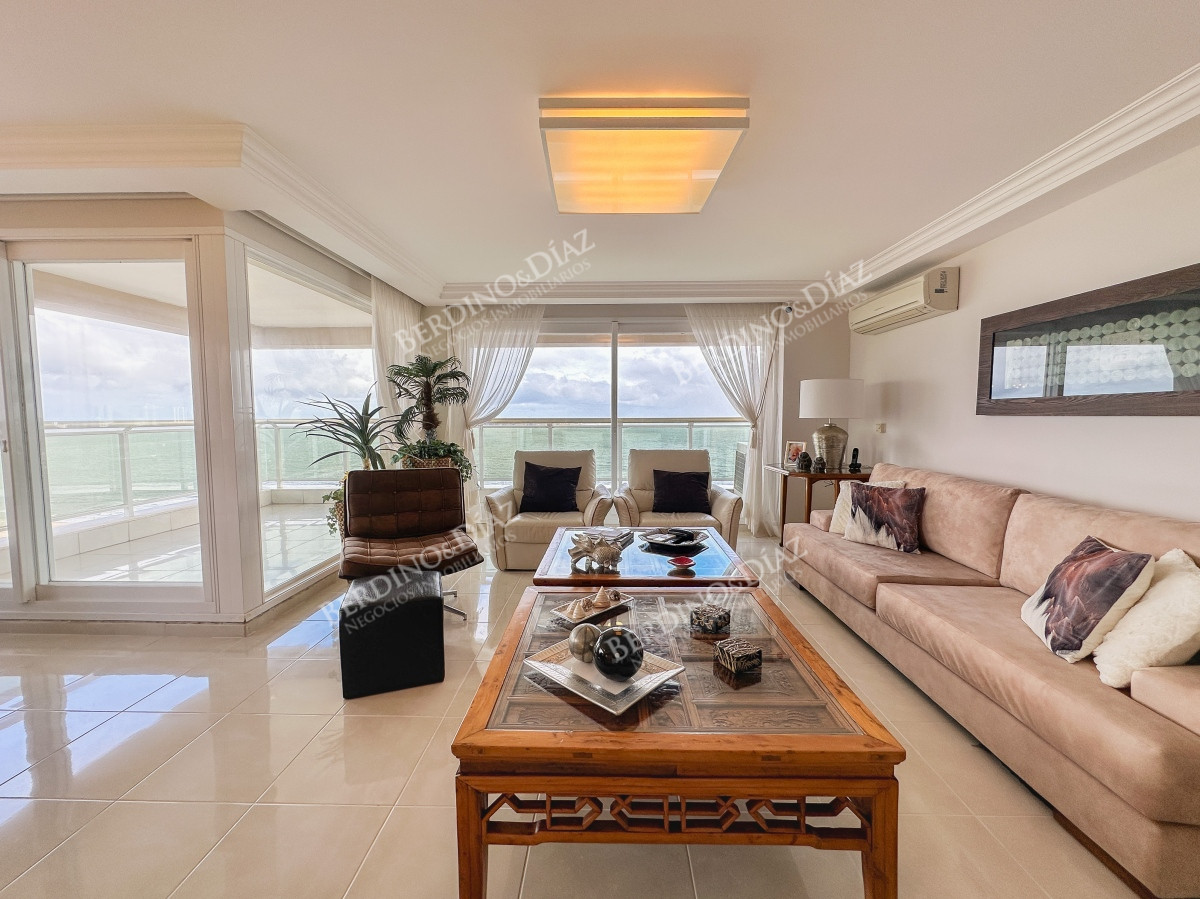 Apartamento ID.2795 - Apartamento en Le Jardin esquinero, 3 dormitorios en suite más dependencia