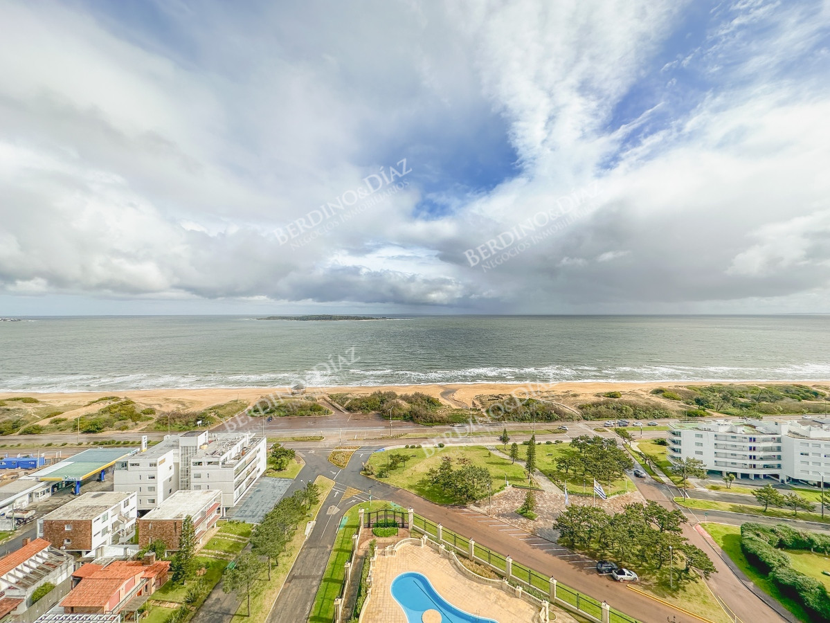 Apartamento ID.2795 - Apartamento en Le Jardin esquinero, 3 dormitorios en suite más dependencia