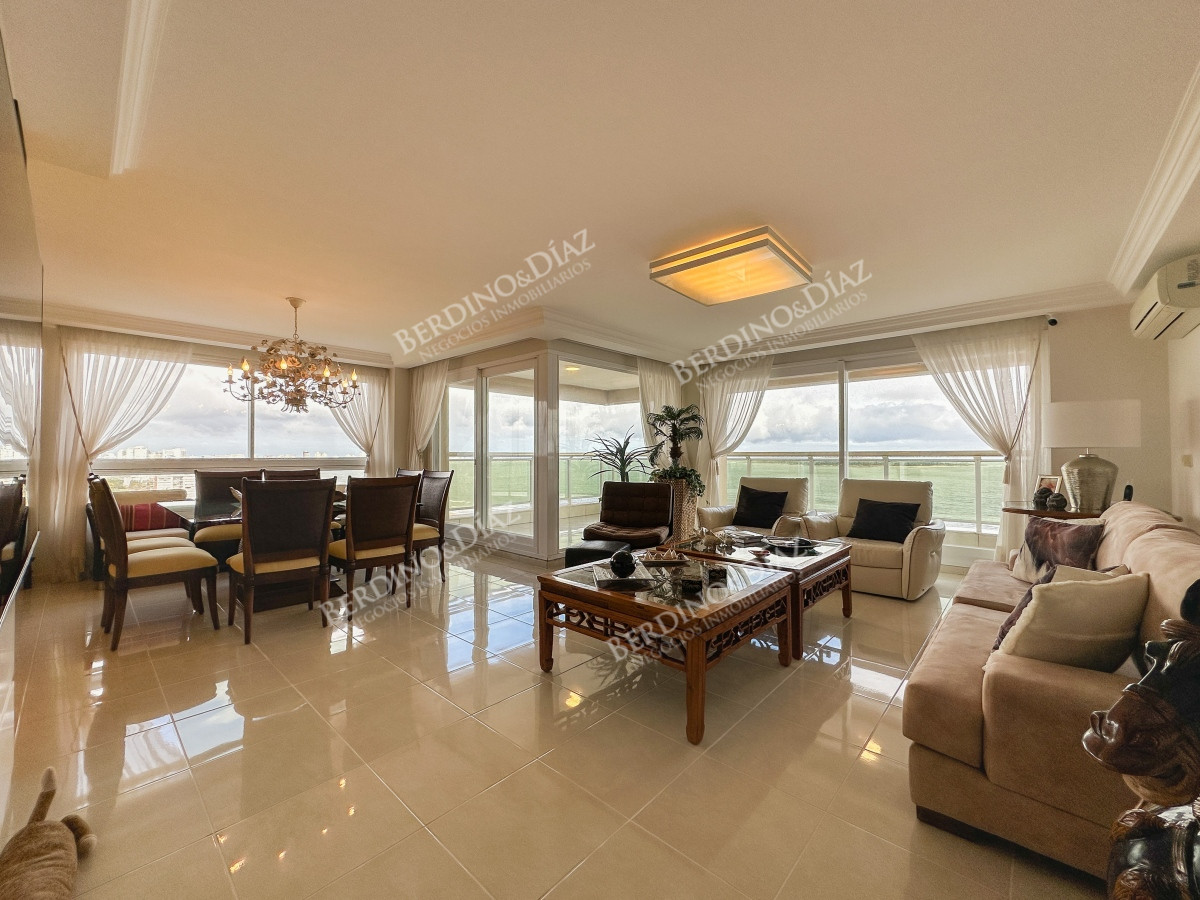Apartamento ID.2795 - Apartamento en Le Jardin esquinero, 3 dormitorios en suite más dependencia