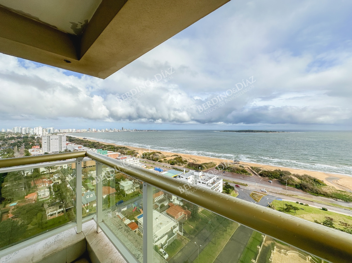 Apartamento ID.2795 - Apartamento en Le Jardin esquinero, 3 dormitorios en suite más dependencia