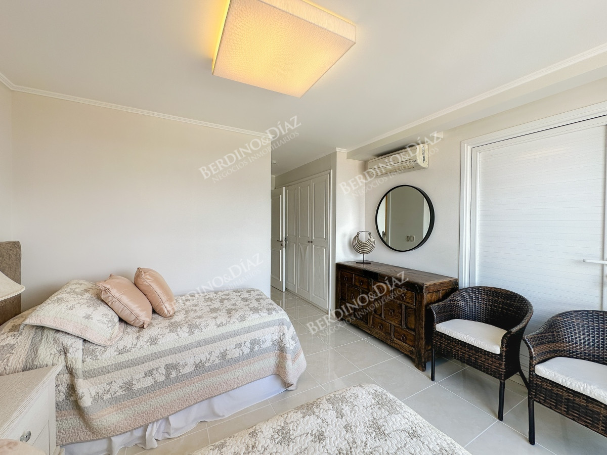 Apartamento ID.2795 - Apartamento en Le Jardin esquinero, 3 dormitorios en suite más dependencia