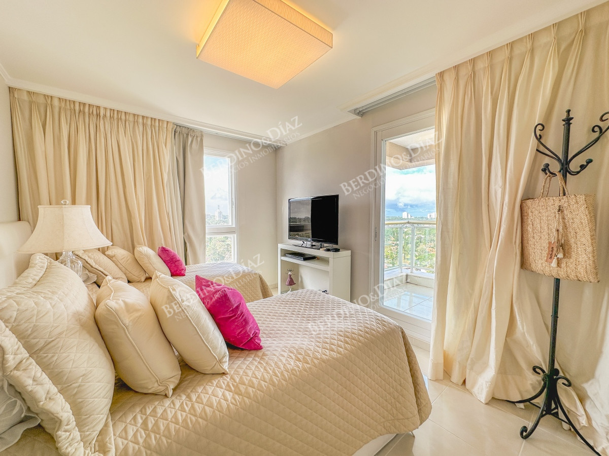 Apartamento ID.2795 - Apartamento en Le Jardin esquinero, 3 dormitorios en suite más dependencia