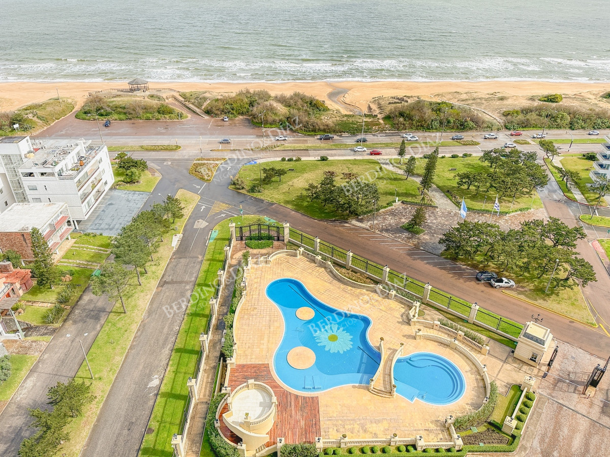 Apartamento ID.2795 - Apartamento en Le Jardin esquinero, 3 dormitorios en suite más dependencia