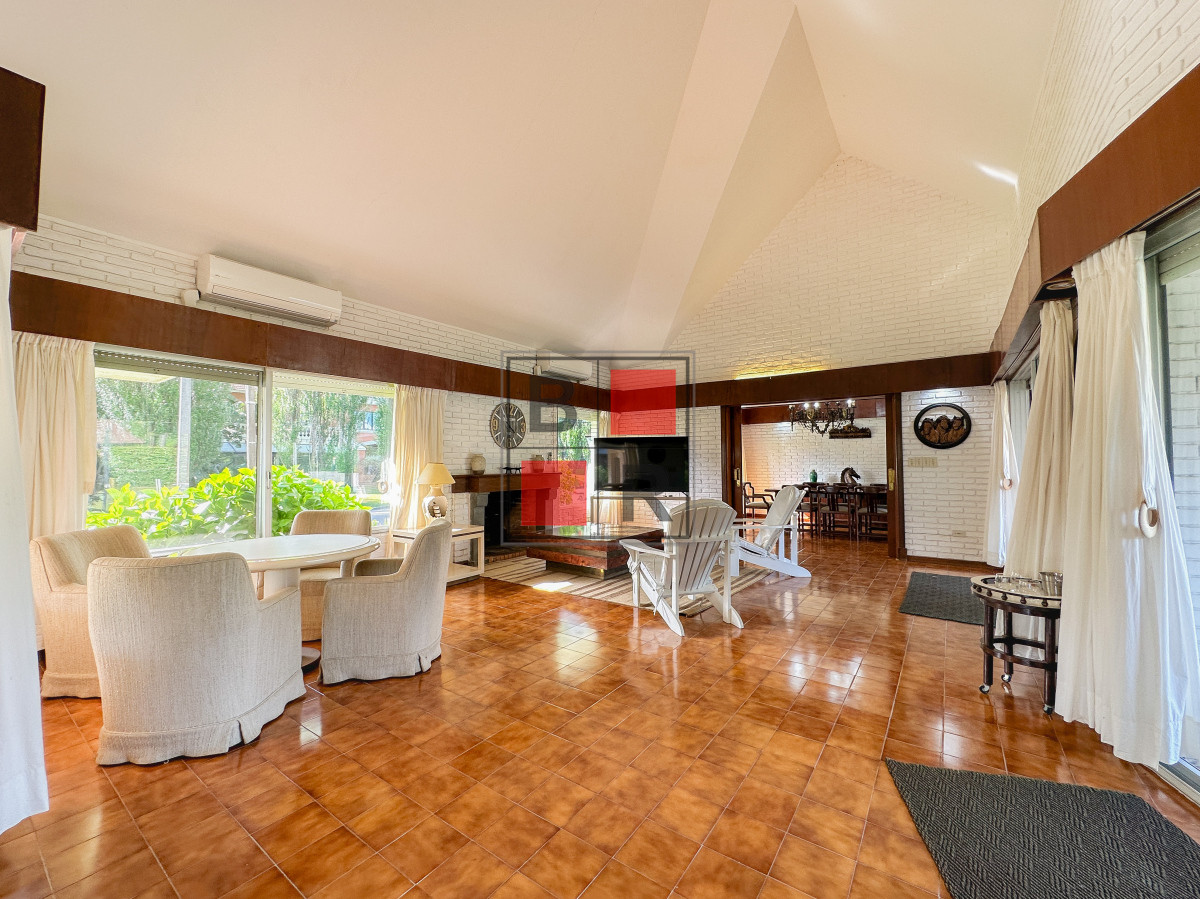 Casa ID.1116 - Casa en Mansa, 3 dormitorios y servicio
