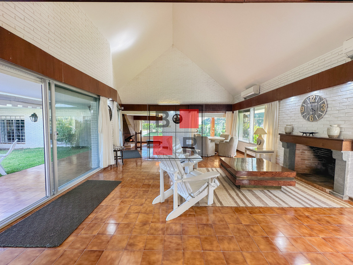 Casa ID.1116 - Casa en Mansa, 3 dormitorios y servicio