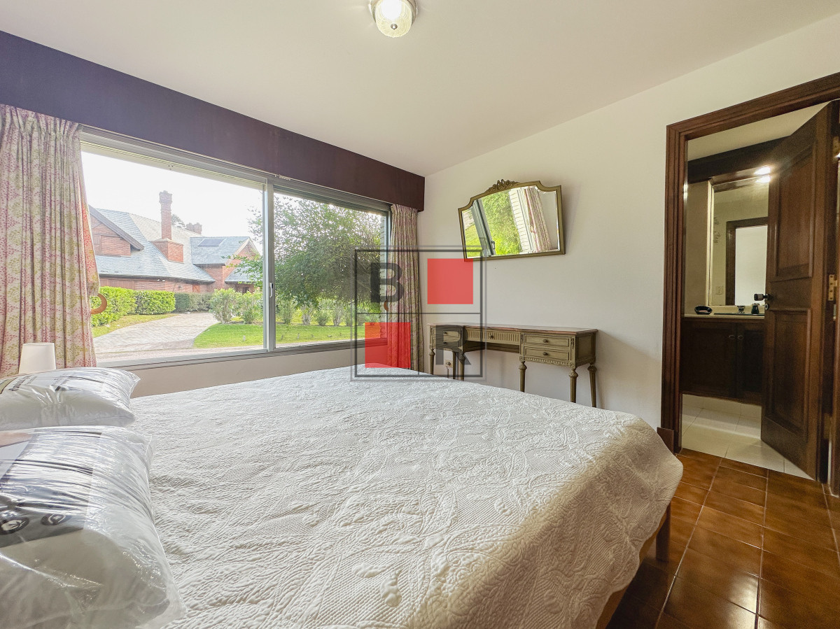 Casa ID.1116 - Casa en Mansa, 3 dormitorios y servicio