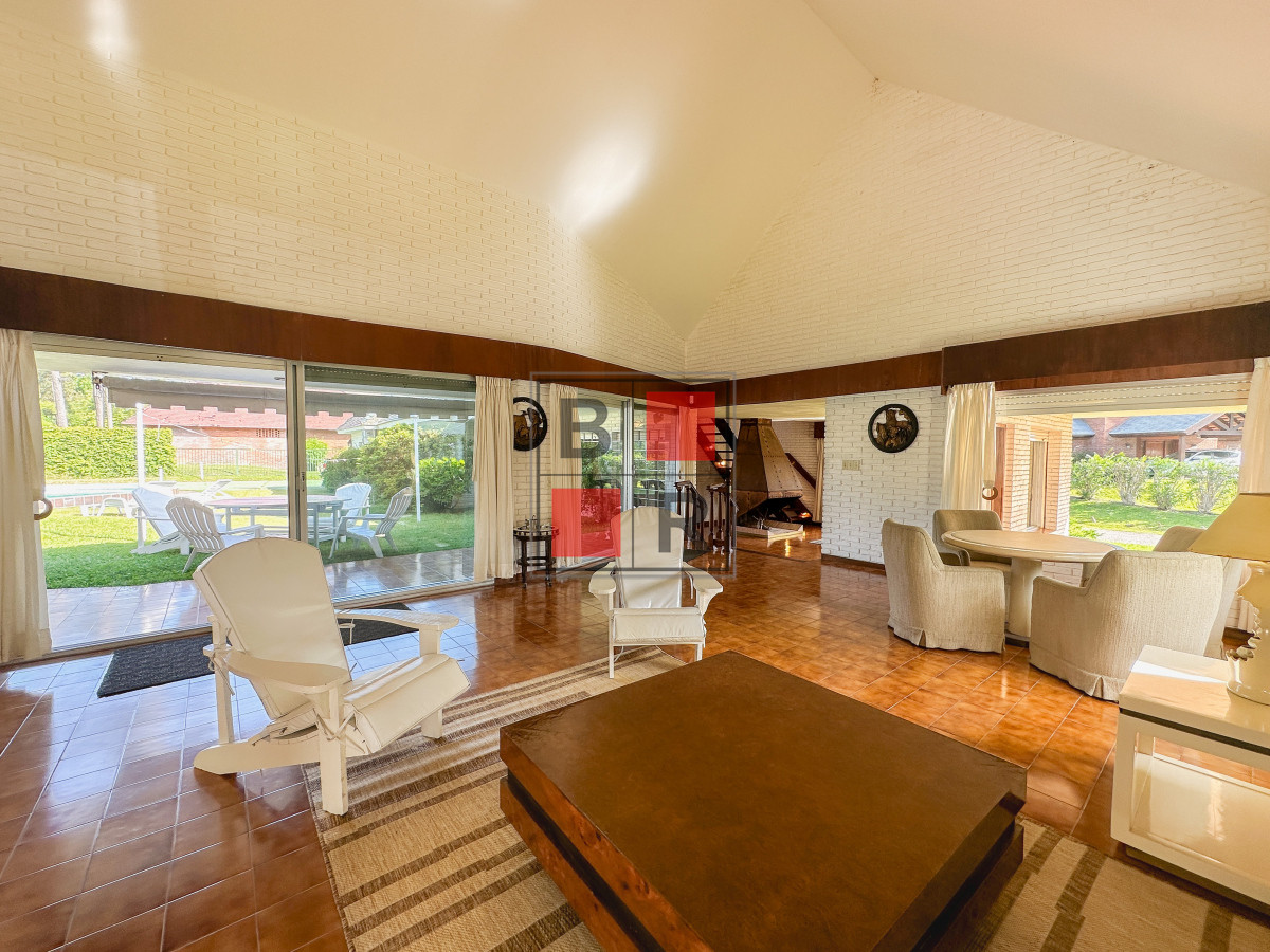 Casa ID.1116 - Casa en Mansa, 3 dormitorios y servicio